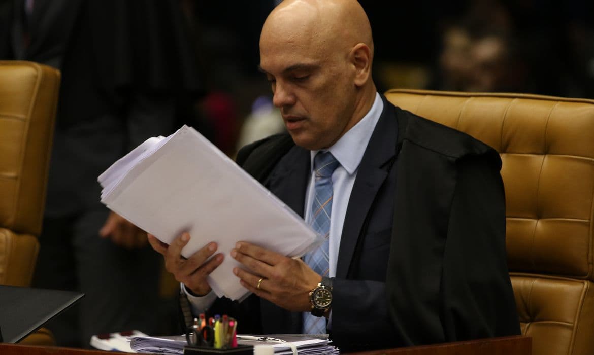 Moraes autoriza PF a marcar depoimento do presidente