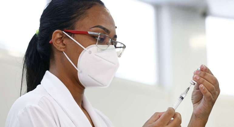 Anvisa pede informações sobre impacto da Ômicron nas vacinas