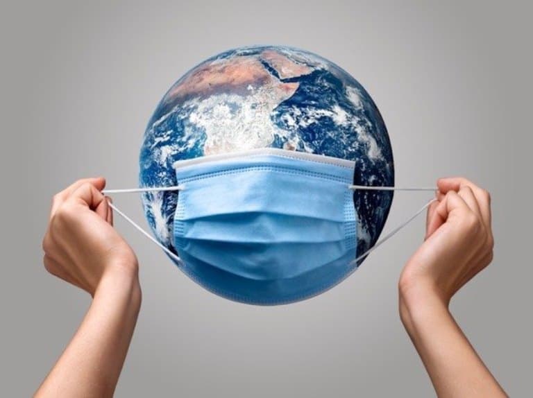 Entenda por que países estão retomando medidas anticovid