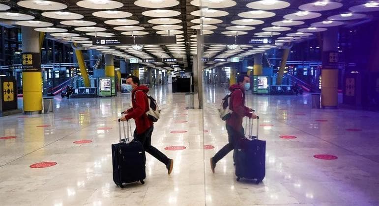 Veto a passageiros ou a voos do Brasil já atinge 26 países