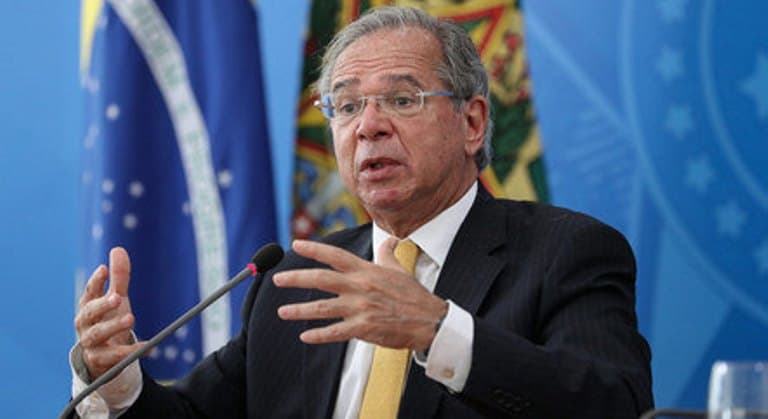Economia brasileira está decolando novamente, afirma Paulo Guedes