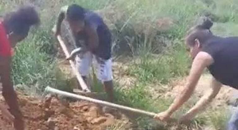 RJ: sem funcionários, família enterra própria mãe em cemitério