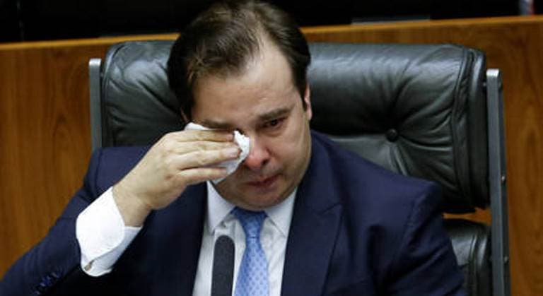 Maia afirma que vai deixar o DEM para fazer oposição a Bolsonaro