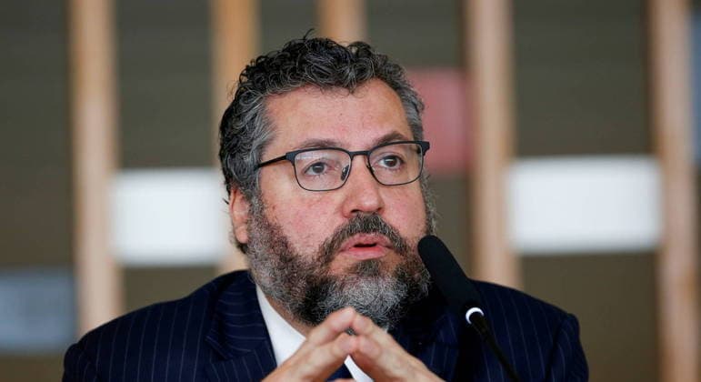 Ernesto Araújo é o 14º ministro a cair no governo Jair Bolsonaro