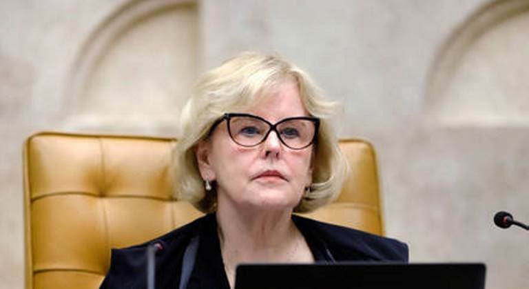Rosa Weber encaminha à PGR notícia-crime contra Bolsonaro