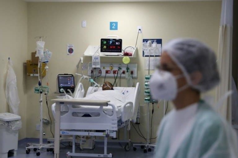 'Pós-covid chama a atenção', afirma médico do 1º diagnóstico da doença