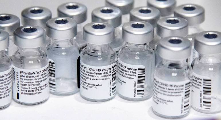 Pfizer entregará ao Brasil 14 mi de doses até junho, diz assessor