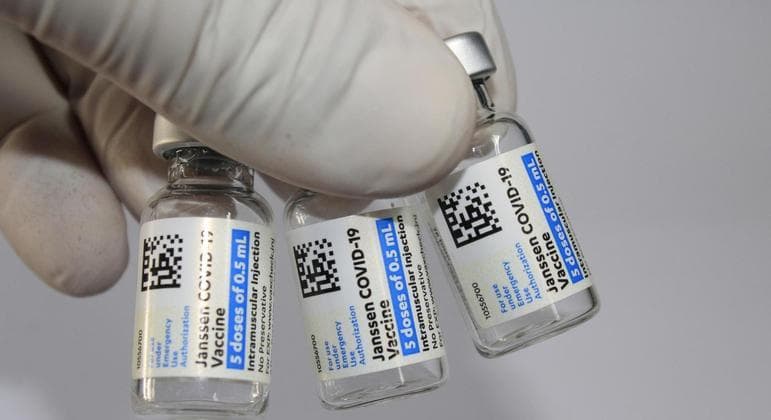Anvisa quer suspender vacinas da Janssen e AstraZeneca em grávidas