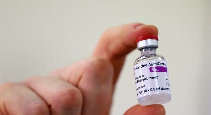 Sem prazo para envio, Brasil aguarda na fila vacinas da Índia