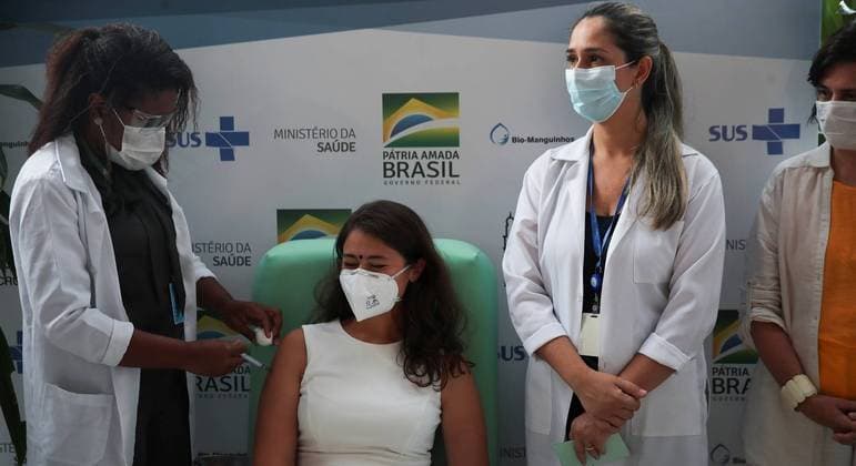 Brasil é o 16º país em ranking de vacinação contra Covid-19