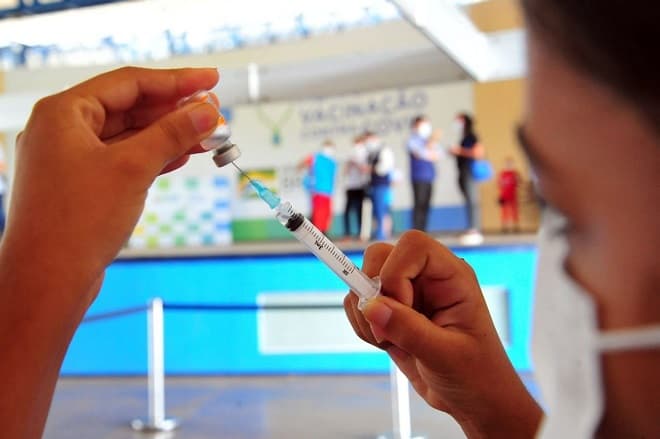 Covid-19: mais de 69 milhões de brasileiros não tomaram a 1ª dose de reforço