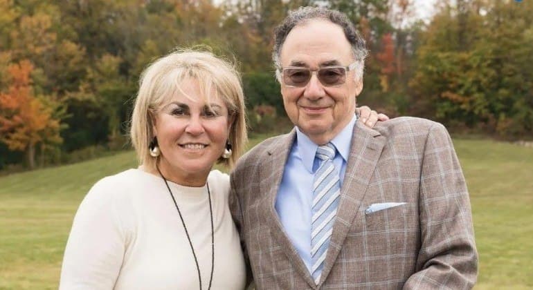 Família oferece R$ 186 milhões a quem ajudar a capturar assassino