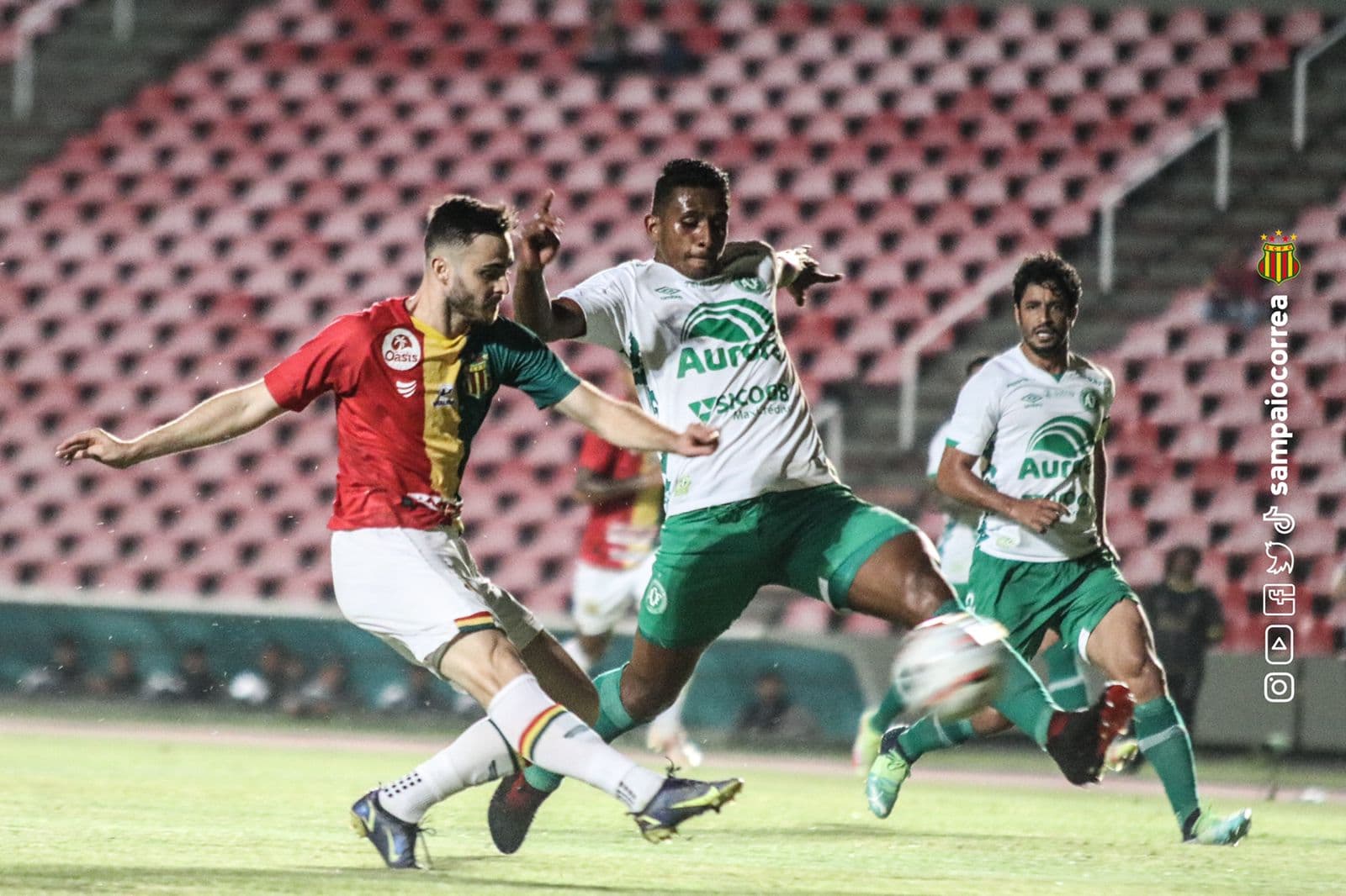 Sampaio vence Chapecoense e se aproxima do G4 da Série B