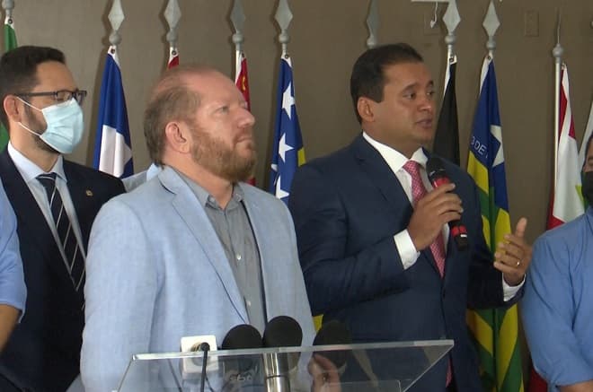 Othelino Neto anuncia saída do PCdoB e filiação ao PDT
