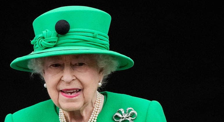 Família real se reúne após chamado dos médicos por estado de saúde da rainha Elizabeth 2ª