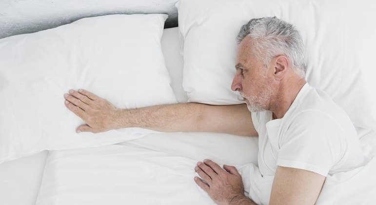 Falta de sono é associada ao risco do surgimento de Alzheimer em pessoas saudáveis