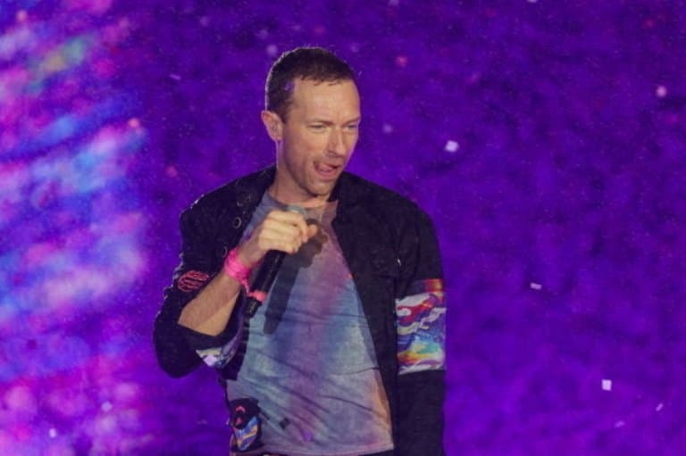 Entenda a doença que fez Chris Martin adiar shows no Brasil