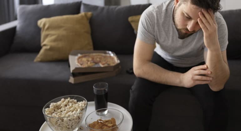 Fome emocional: entenda o que é e como reconhecer e tratar problema