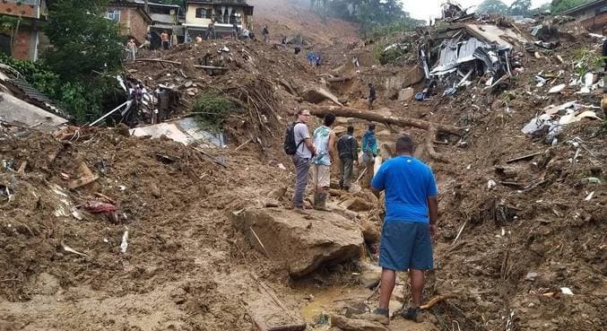 Com 67 mortos em Petrópolis (RJ), governador diz que situação é quase de guerra