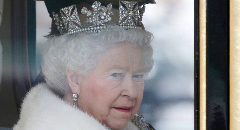 Rainha Elizabeth 2ª morreu de 'velhice', segundo atestado de óbito