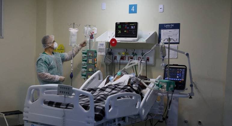 Covid: em um mês, Brasil soma 73% dos casos do 2º semestre de 2021