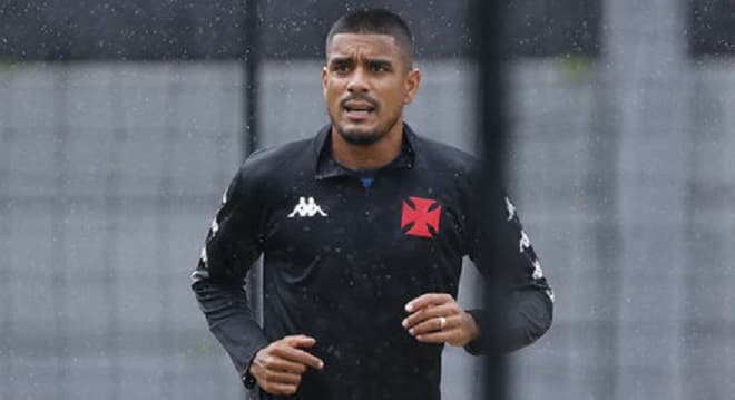 Léo Matos questiona critérios do VAR e acredita na virada do Vasco
