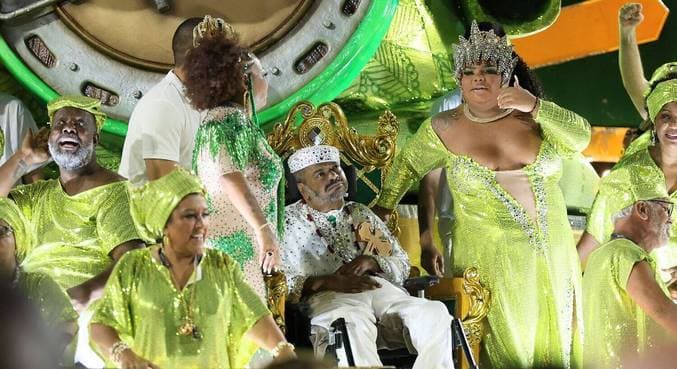 Arlindo Cruz é homenageado pela Império Serrano e participa de desfile na Sapucaí