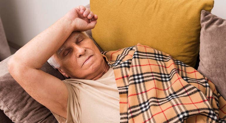 Cochilos de mais de 30 minutos são associados a maior risco de obesidade e pressão alta
