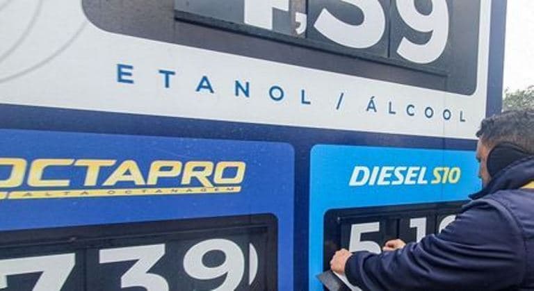 Preço do diesel deve subir em setembro com volta de impostos federais