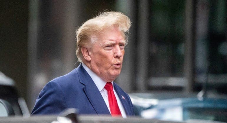 Donald Trump pressiona Facebook a reativar sua conta