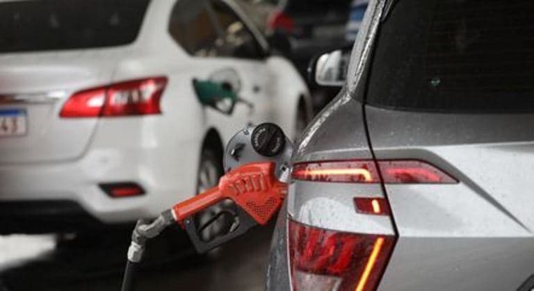 Puxada pela alta da gasolina, inflação ganha ritmo e avança 0,12% em julho
