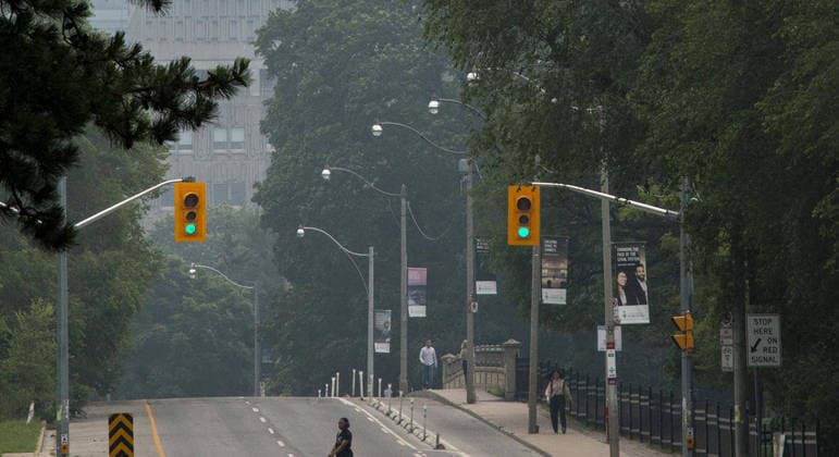 Americanos e canadenses voltam a viver cenário de pandemia