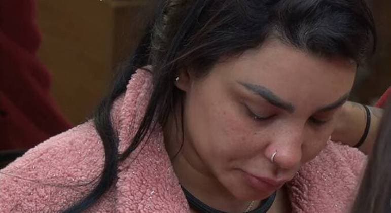 Jenny toca o sino, mas não consegue desistir de A Fazenda 15