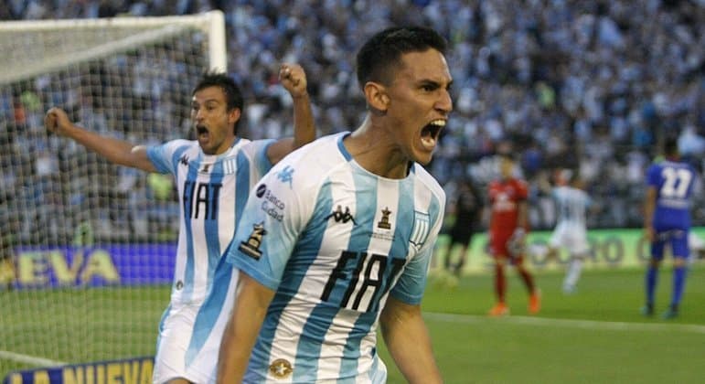 Com dívida bilionária, Corinthians quer quatro reforços