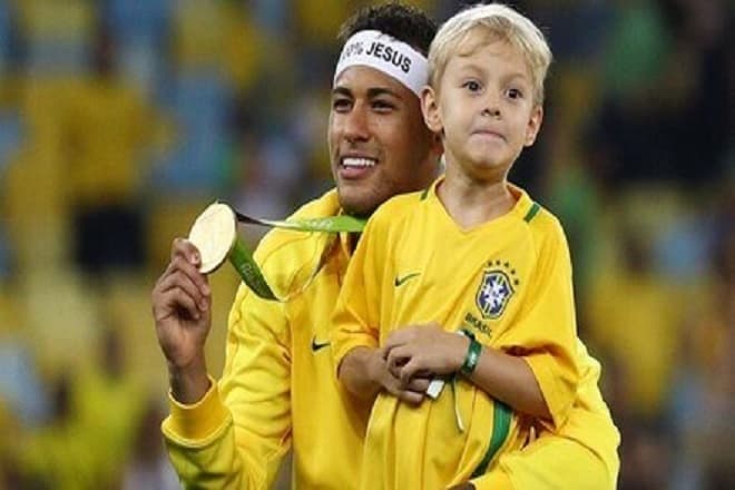 Neymar foi processado pelo médico que fez o parto de Davi Lucca