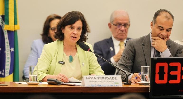 Ministra da Saúde diz ser contra a venda de sangue humano