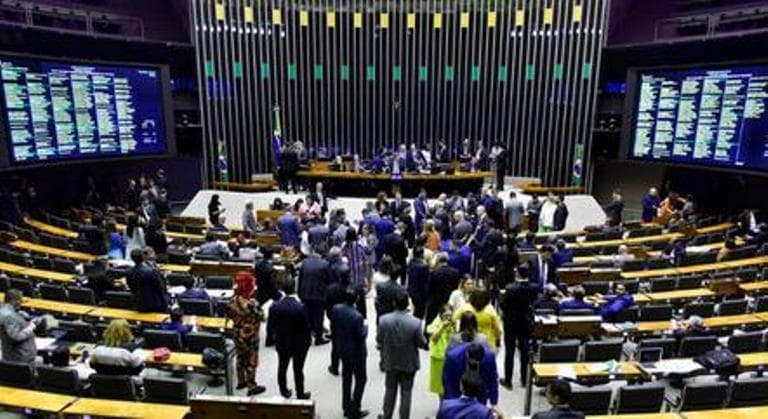 Concursos públicos: salários de até quase R$ 35 mil e mais de 2.000 vagas
