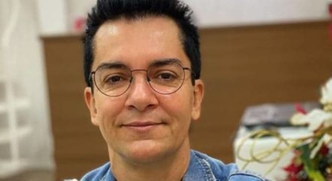 Após acidente de carro, cantor Regis Danese deixa UTI
