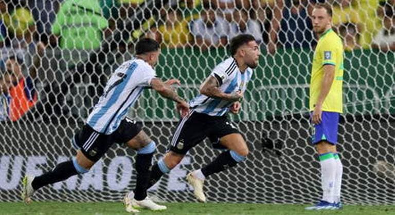 Brasil perde para Argentina em jogo marcado por briga de torcidas
