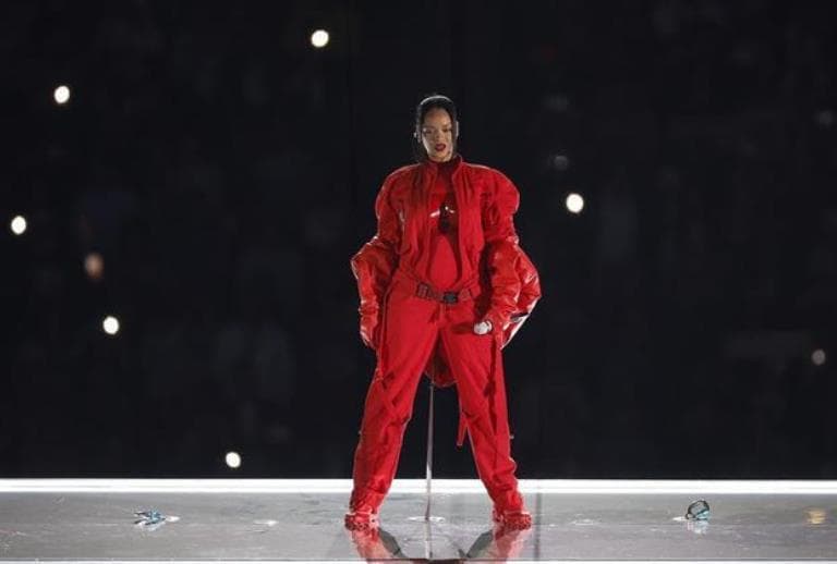 Rihanna volta aos palcos no show do intervalo do Super Bowl