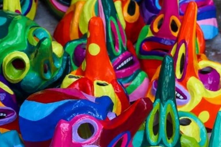 Casa de Nhozinho abre exposição sobre máscaras de Fofão