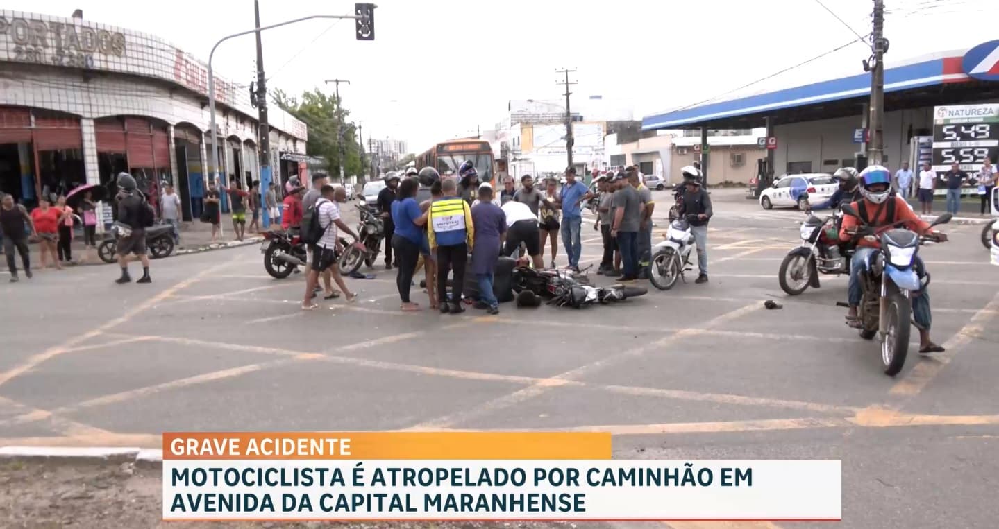 Motociclista é atropelado por caminhão no Centro da capital