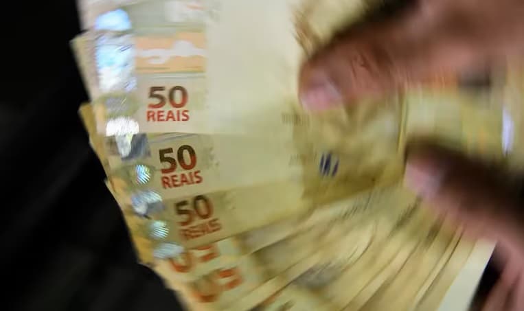 Com alívio da alimentação em casa e energia elétrica, inflação oficial fica estável em agosto