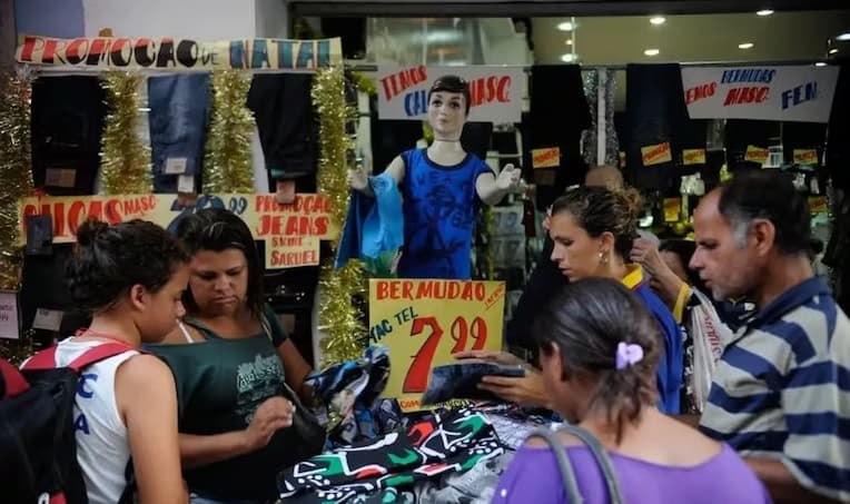Vendas do comércio crescem pelo quarto mês seguido, indica IBGE