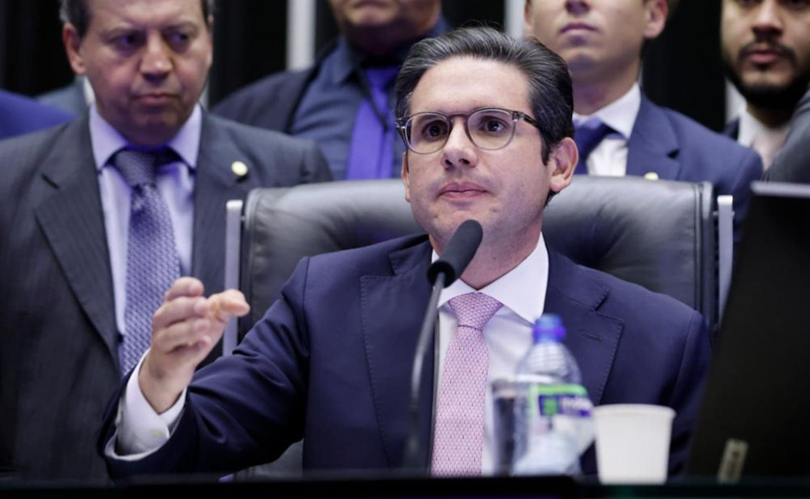 Com promessa de votar fim do foro e discutir anistia, oposição desobstrui plenário da Câmara