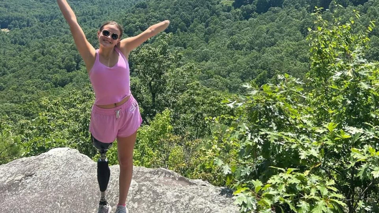 Adolescente que sobreviveu a ataque de tubarão e perdeu membros mostra como está hoje