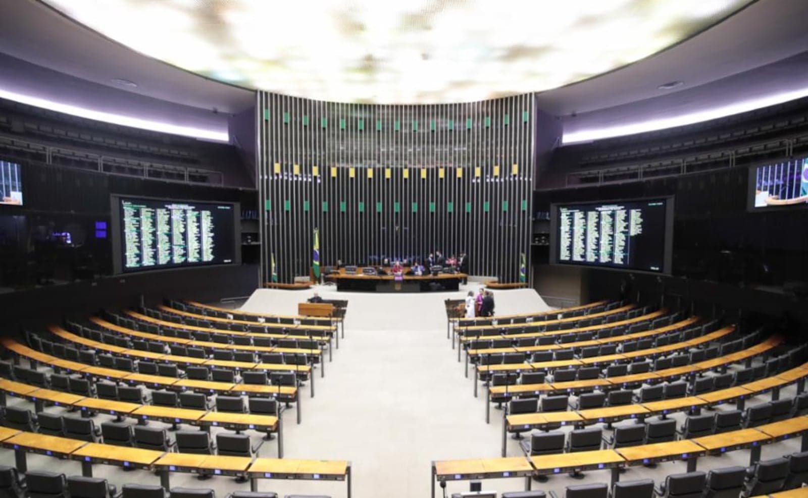 Câmara e Senado recomeçam trabalhos com 32 medidas provisórias para votar