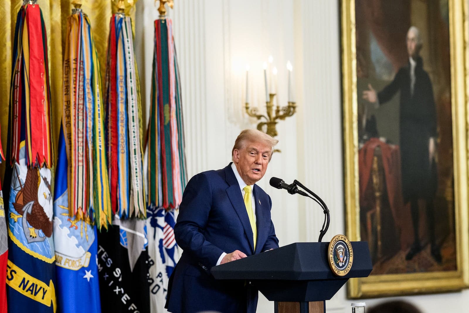 Trump liga para Putin para marcar encontro trilateral com Zelensky