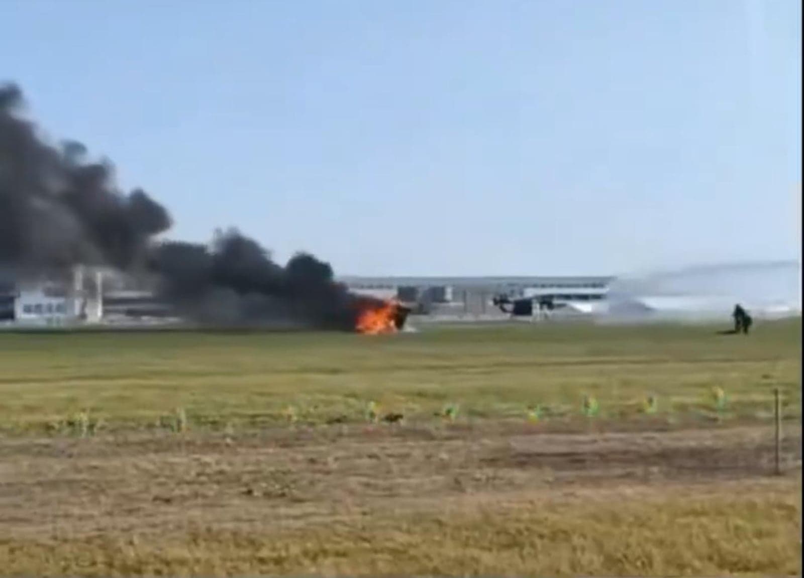 ‘Carros voadores’ colidem durante ensaio para show aéreo na China