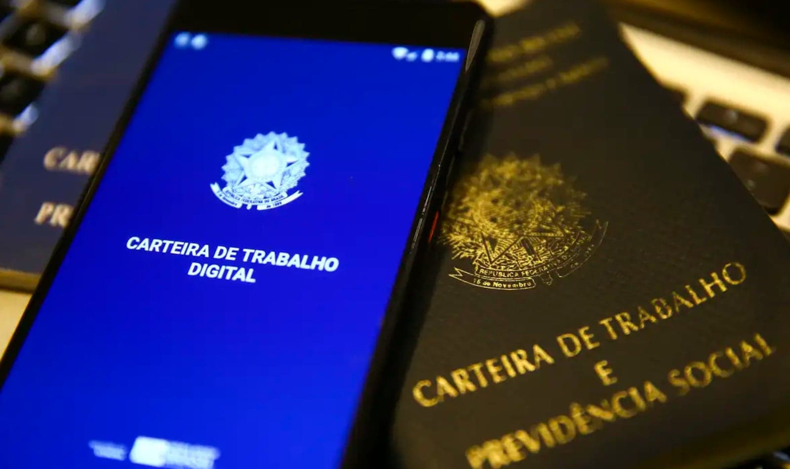 Desemprego fica em 5,6% e repete mínima histórica no trimestre até setembro